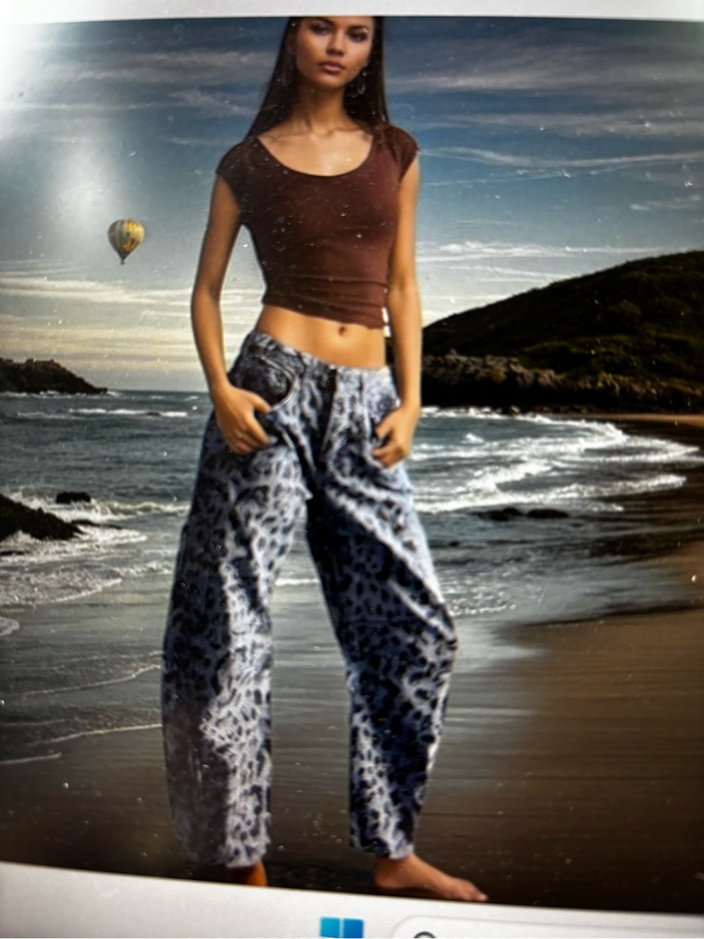 Barrel -Leg Leopard Print Pants in green and Gray
